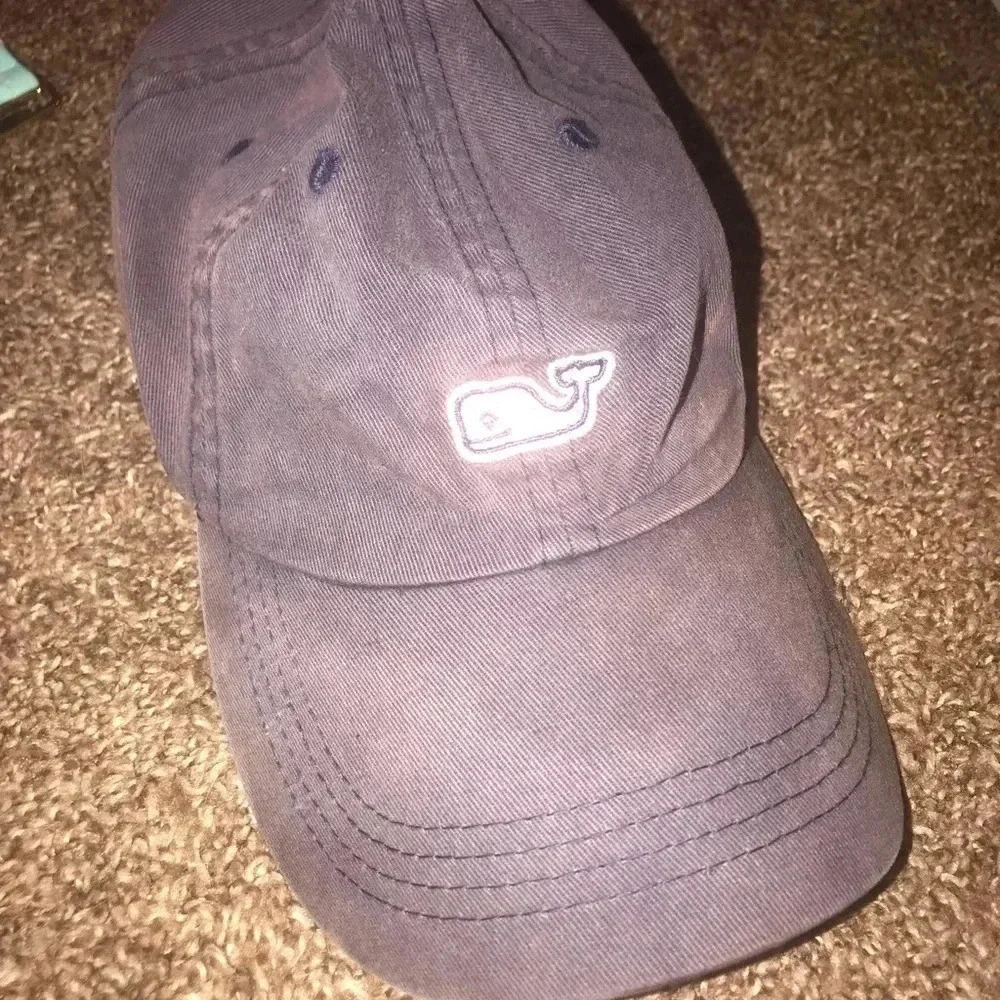 🧾 Vineyard Vines Hat